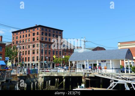 Old Port è pieno di edifici in mattoni del XIX secolo ed è ora il centro commerciale della città di Portland, Maine, USA. Foto Stock