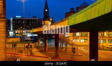 Churchill Way Flyover, che collega la fila di commutazione con Dale St, Liverpool. Costruito all'inizio degli anni '70 demolito nel 2019 a causa di difetti strutturali. Foto Stock