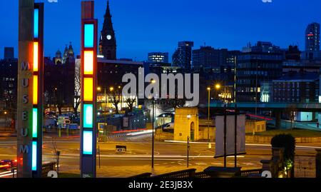 Queensway Tunnel, il primo Mersey Road Tunnel costruito negli anni '30, edificio comunale su Dale St in alto a sinistra del centro della foto. Foto Stock