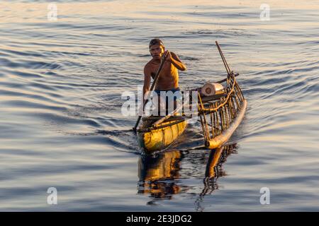 Outrigger Canoe a Yanaba Island, Papua Nuova Guinea Foto Stock