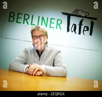 Berlino, Germania. 07 gennaio 2021. Sabine Werth, il fondatore del Berliner Tafel, è seduto nel suo ufficio. Credit: XAMAX/dpa/Alamy Live News Foto Stock