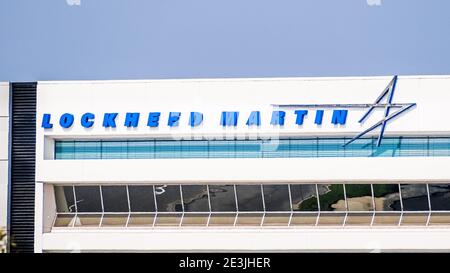 8 ottobre 2020 Sunnyvale / CA / USA - Lockheed Martin logo presso la loro sede centrale Silicon Valley; Lockheed Martin Corporation è un aerospaziale americano, se Foto Stock