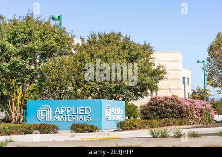 12 ottobre 2020 Santa Clara / CA / USA - sede centrale dei materiali applicati nella Silicon Valley; Applied Materials, Inc. È una società americana che opera i Foto Stock