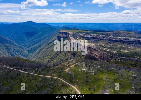 Vista aerea delle mura e della valle di Kanangra-Boyd National Parco nel Tablelands centrale nella regione del nuovo Galles del Sud Australia Foto Stock