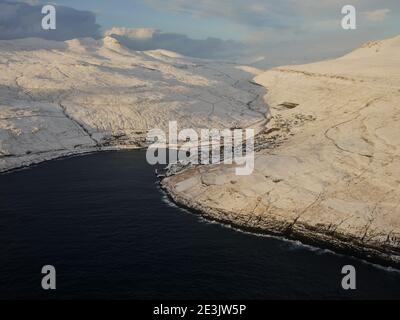 Vista aerea delle Isole Faroe innevate Foto Stock