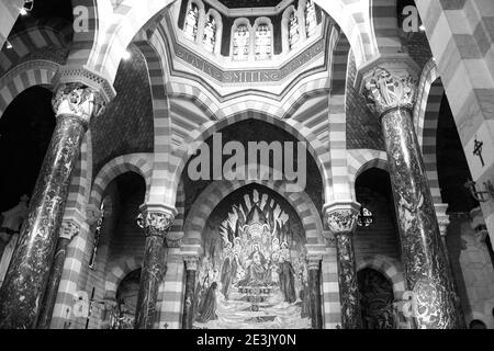 PARAY-LE-MONIAL, FRANCIA - 25 AGOSTO 2018: Cappella di San Claude de la Colombiere (canonizzata da Papa Giovanni Paolo II nel 1992) costruita nel 1929. Interni con Foto Stock