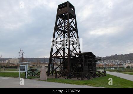 Il primo pozzo petrolifero al mondo perforato industrialmente 1846. Olio di Azerbaigian famoso in tutto il mondo. Baku - Azerbaigian: 6 dicembre 2020. Foto Stock