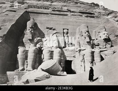 Fotografia d'epoca del XIX secolo: Grande tempio di Abu Simbel, taglio di roccia, Egitto. Foto Stock
