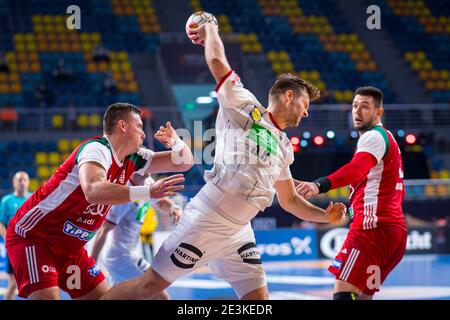 Madinat Sittah Uktubar, Egitto. 19 gennaio 2021. Pallamano: World Cup, Germania - Ungheria, turno preliminare, Gruppo A, Giornata 3. Fabian Böhm (M) della Germania si afferma. Credit: Sascha Klahn/dpa/Alamy Live News Foto Stock