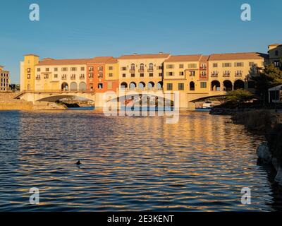 Vista pomeridiana dello splendido paesaggio intorno al lago Las Vegas In Nevada Foto Stock