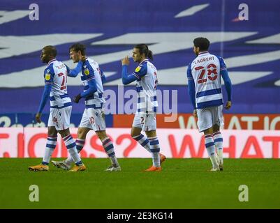 Reading, Regno Unito. 19 gennaio 2021. I giocatori di lettura celebrano il terzo gol del loro fianco durante la partita del campionato Sky Bet allo stadio di Madejski, Reading Picture di Jeremy Landey/Focus Images/Sipa USA 19/01/2021 Credit: Sipa USA/Alamy Live News Foto Stock