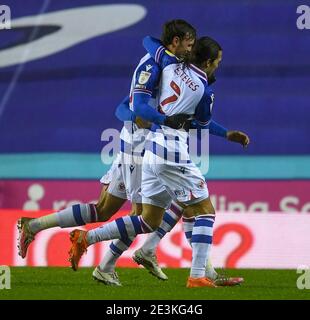 Reading, Regno Unito. 19 gennaio 2021. I giocatori di lettura celebrano il terzo gol del loro fianco durante la partita del campionato Sky Bet allo stadio di Madejski, Reading Picture di Jeremy Landey/Focus Images/Sipa USA 19/01/2021 Credit: Sipa USA/Alamy Live News Foto Stock