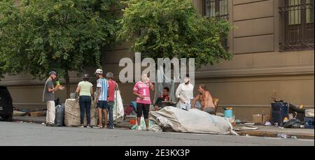 Cartoneros o spazzatura in centro Buenos Aires, Argentina Foto Stock