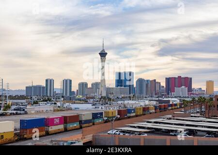 Las Vegas, 12 GENNAIO 2021 - veduta pomeridiana del Skypod con il paesaggio urbano Foto Stock