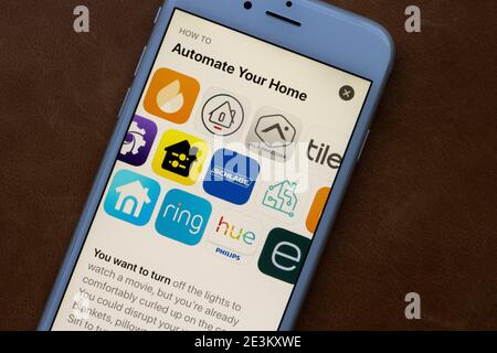 App assortite per l'automazione domestica sono disponibili sull'App Store su un iPhone il 19 gennaio 2021. Foto Stock