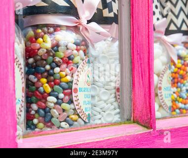 Orlando, Florida. Dolci in mostra al Sugarplum's Sweet Shopt, Diagon Alley, Universal Studios di Orlando, Florida. 27 ottobre 2020. @ Veronica Bruno / Alamy Foto Stock