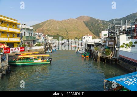 Tai o Swilt Houses, Tai o Village, un villaggio di pescatori sull'isola di Lantau, Hong Kong. Vista a livello dell'occhio Foto Stock