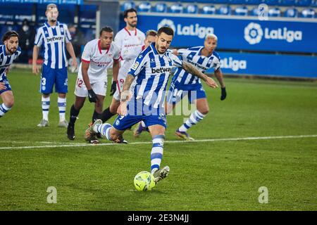 Joselu del CD Alaves perde un calcio di punizione durante il campionato spagnolo la Liga tra CD Alaves e Sevilla CF il 19 gennaio 2021 allo stadio Mendizorrotza di Vitoria, Spagna - Foto Ricardo Larreina / Spagna DPPI / DPPI / LiveMedia Foto Stock