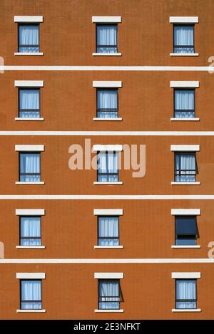 Moderno condominio ho notato in Cina, vista interessante con le linee rette e quasi simmetrica vista. Foto Stock