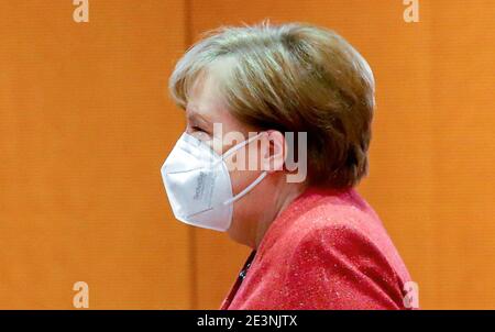 Berlino, Germania. 20 gennaio 2021. La cancelliera tedesca Angela Merkel (CDU) indossa una maschera durante la riunione del gabinetto presso l'Ufficio del Cancelliere. Credit: Fabrizio Bensch/Reuters/Pool/dpa/Alamy Live News Foto Stock