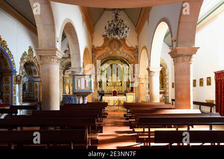 Chiesa di nostra Signora dell'Assunzione, navata centrale e coro principale, Alte, Loule, Algarve, Portogallo Foto Stock