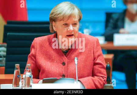 Berlino, Germania. 20 gennaio 2021. La cancelliera Angela Merkel (CDU) parla durante la riunione del gabinetto presso l'Ufficio del Cancelliere. Credit: Fabrizio Bensch/Reuters/Pool/dpa/Alamy Live News Foto Stock