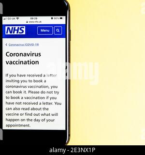 Londra UK, gennaio 19 2021, cellulare NHS Screenshot informazioni pubbliche sulla vaccinazione di Coronavirus Foto Stock