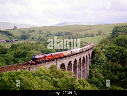 Princess Class no 6201 Princess Elizabeth a Smardale Viaduct, Cumbria, si stabilisca alla ferrovia di Carlsile, Inghilterra Foto Stock