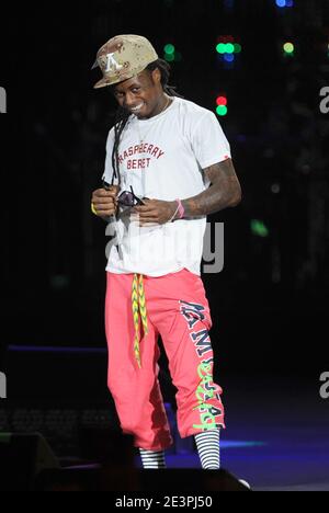 **FOTO FILE** 20 gennaio 2021. Trump concede clemenza a Lil Wayne e Kodak Black. Foto scattata: WEST PALM BEACH, FL - 02 AGOSTO: Rapper Lil Wayne si esibisce durante il tour i Am Still Music all'anfiteatro Cruzan il 2 agosto 2011 a West Palm Beach, Florida. Persone: Lil Wayne . Credit: hoo-me.com/MediaPunch Credit: MediaPunch Inc/Alamy Live News Foto Stock