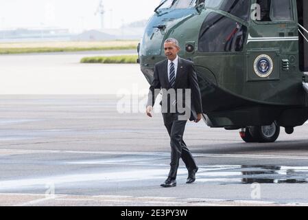 Barrack Obama arriva al terminal dell'aviazione di Harrods per lasciare il Regno Unito su Air Force One, Stansted Airport - Stansted. Foto Stock