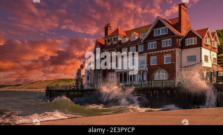 Sandsend sulla costa dello Yorkshire settentrionale, a nord di Whitby. Foto Stock