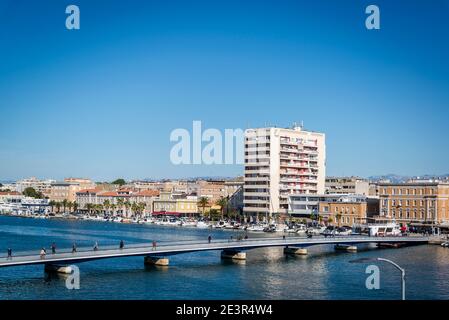 Vista elevata del Ponte della Città che collega la Città Vecchia e la Città Nuova, Zara, Dalmazia, Croazia Foto Stock