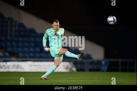 Il portiere Simon Eastwood di Oxford si è Unito durante l'EFL 'Papa John's' Trophy alle spalle di una partita chiusa tra Oxford United e Cambridge Uniti al K Foto Stock