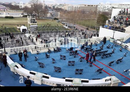 WASHINGTON, DC - GENNAIO 20: Una visione generale mentre i preparativi finali sono fatti in anticipo all'inaugurazione del presidente eletto degli Stati Uniti Joe Biden sul fronte occidentale del Campidoglio degli Stati Uniti il 20 gennaio 2021 a Washington, DC. Durante la cerimonia di inaugurazione di oggi Joe Biden diventa il 46° presidente degli Stati Uniti. Credit: Tasos Katopodis/Pool via CNP | utilizzo in tutto il mondo Foto Stock