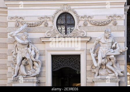 Vienna, Austria - 24 aprile 2019: Palazzo Imperiale di Hofburg, Heldenplatz, Vienna Foto Stock