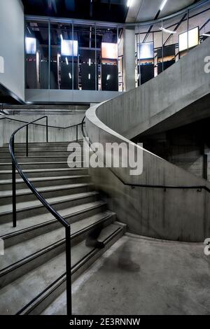 Scala Tate Modern nel Blavatnik Building di Tate Modern, Londra, Regno Unito Foto Stock