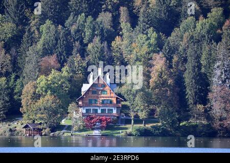 Villa Goldenhorn sul Lago di Bled che è stata costruita per il Il commerciante tedesco Alfred Muhr nel 1896 Foto Stock