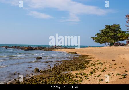 La costa e la spiaggia sul golfo della Thailandia Asia Foto Stock