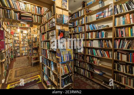 Poltrona libri di seconda mano bookshop in Edinburgh Old Town , Scozia, Regno Unito Foto Stock