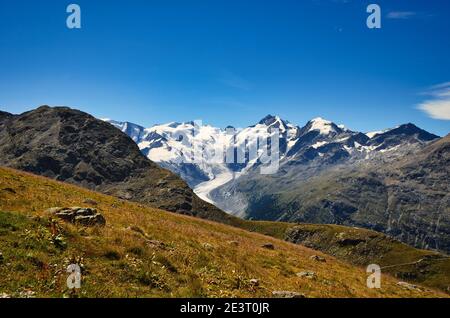 escursione al piz languard in engadin con vista del ghiacciaio morteratsch Foto Stock