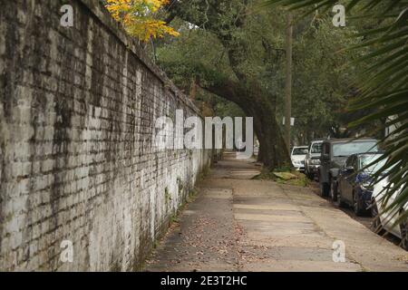 Old Stone Wall lungo la passeggiata laterale Foto Stock