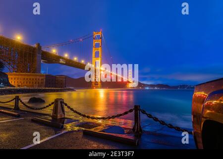 Alba nebbia da Fort Point Foto Stock