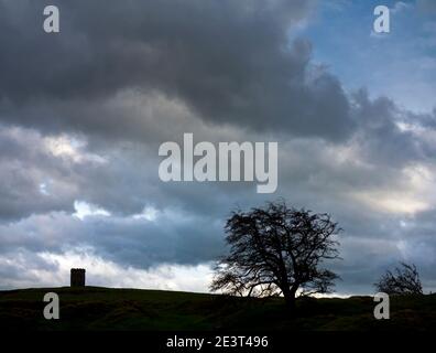 Solomon's Temple o Grinlow Tower una follia vittoriana sul cima di Grin bassa collina vicino Buxton nel Derbyshire Peak District Inghilterra Regno Unito costruito 1896 Foto Stock