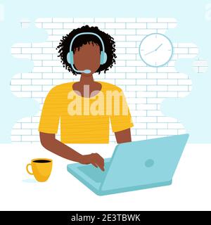 Сustomer servizio. Donna africana con cuffie e microfono con computer portatile. Illustrazione vettoriale in stile piatto Illustrazione Vettoriale