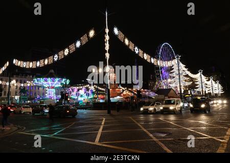 George Square, Glasgow, Scozia, Regno Unito. 12 dic 2017 luci di Natale e fiera nel centro di Glasgow Foto Stock