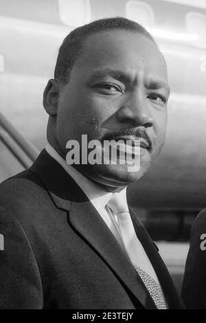 Martin Luther King, Jr. All'aeroporto di Amsterdam Schiphol il 15 agosto 1964. Foto Stock