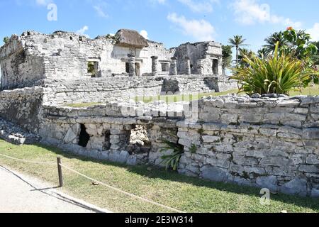 Casa delle colonne alle rovine Maya a Tulum, Yucatan, Messico Foto Stock