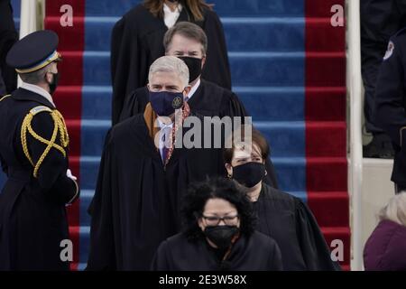 Washington, Stati Uniti. 20 gennaio 2021. I giudici della Corte Suprema arrivano per la 59a inaugurazione presidenziale al Campidoglio degli Stati Uniti a Washington, DC mercoledì 20 gennaio 2021. Foto in piscina di Patrick Semansky/UPI Credit: UPI/Alamy Live News Foto Stock