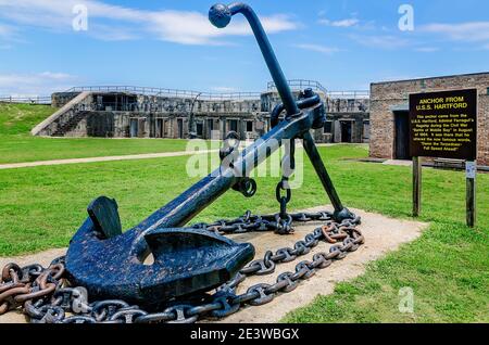 Gli Stati Uniti L'ancora Hartford della nave dell'ammiraglio David Farragut durante la Battaglia di Mobile Bay è esposta a Fort Gaines a Dauphin Island, Alabama. Foto Stock