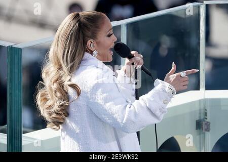 20 gennaio 2021, Washington, District of Columbia, USA: Jennifer Lopez si esibisce durante la 59a inaugurazione presidenziale per il presidente eletto Joe Biden e il vicepresidente eletto Kamala Harris mercoledì 20 gennaio 2021 presso il Campidoglio degli Stati Uniti a Washington, D.C. (immagine di credito: © Greg Nash/CNP via ZUMA Wire) Foto Stock
